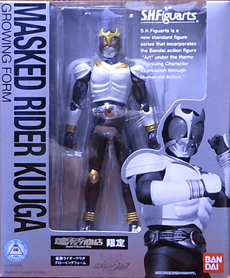 フィギュアーツ　仮面ライダークウガ　グローイングフォーム Amazon.co.jp: S.H.フィギュアーツ 仮面ライダークウガ