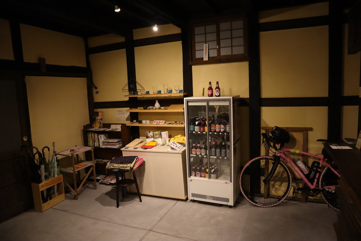 今にも落ちてきそうな空の下で 住所不定無職の全国チャリ旅 今にも落ちてきそうな空の下で 住所不定無職の全国チャリ旅