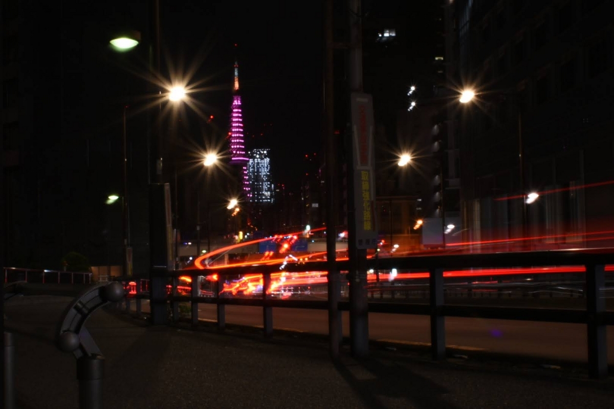 ピンク色の東京タワー