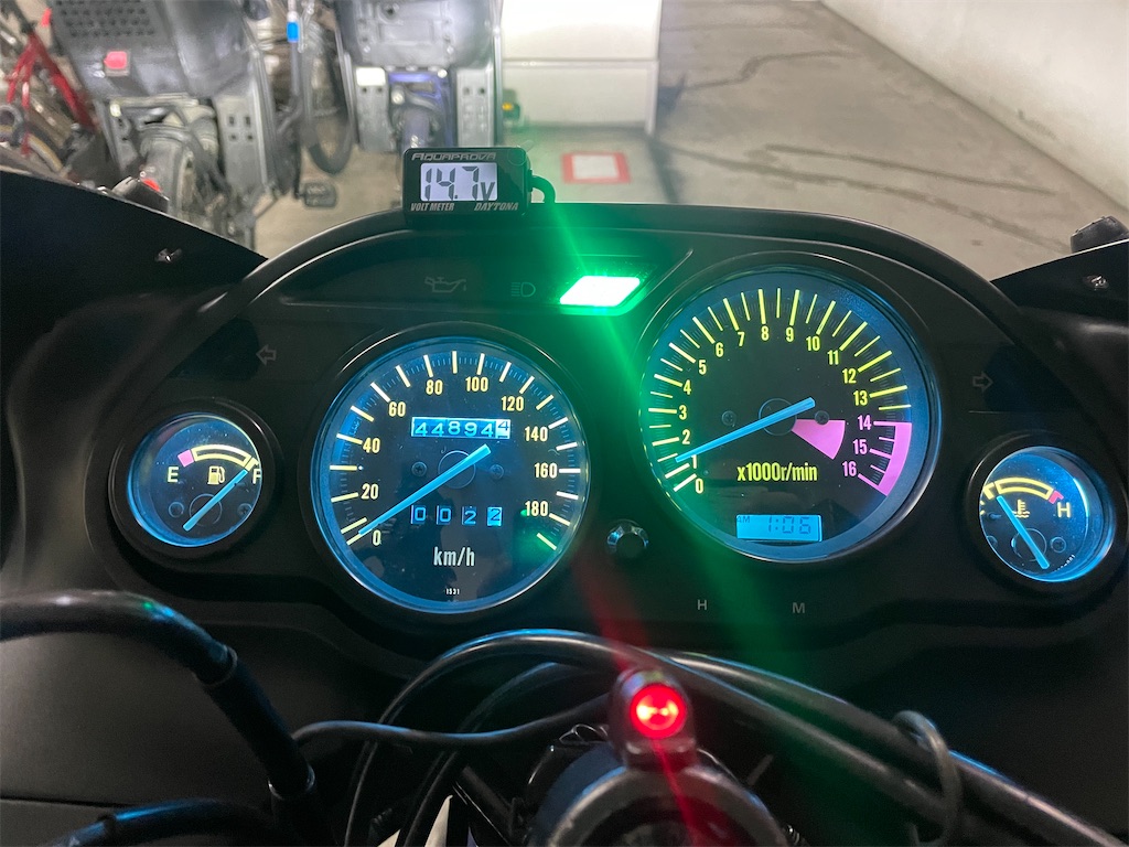 ZZR400にデイトナの電圧計を取り付ける - ワンゲル部の記録長さん