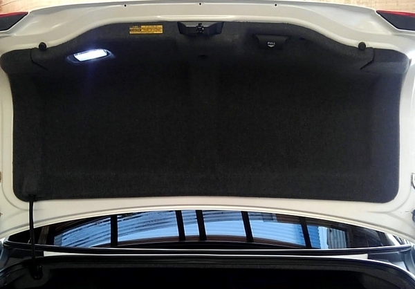 セルシオカスタムのトランクランプをLEDに交換する方法 - セルシオライフ