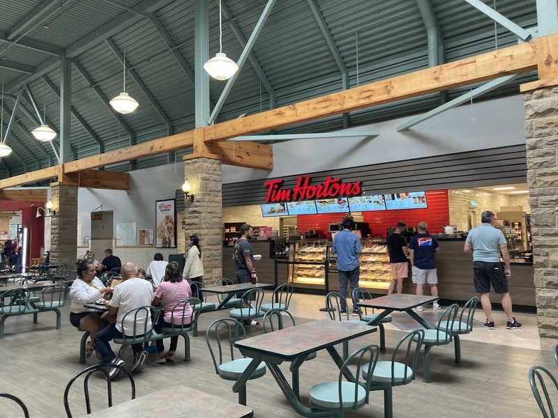 カナダに行ったら食べたい！大人気ファーストフード店（Tim Hortons