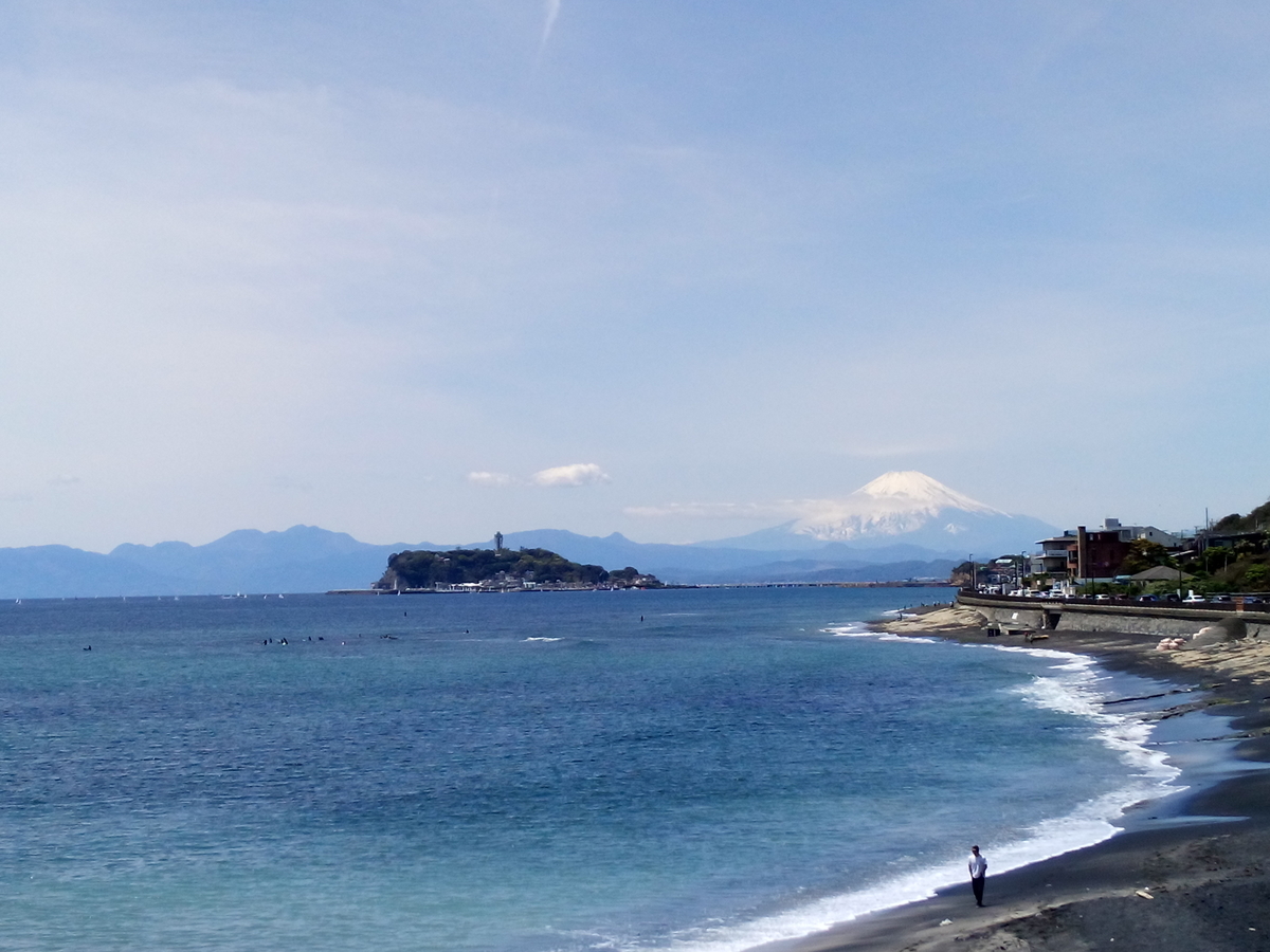 富士山と江の島@稲村ケ崎 f:id:uenoshuichi:20190428115058j:plain:w400