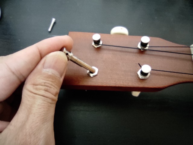 ウクレレフリクションペグの交換方法 - Ukulele LIFE