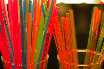 プラスチック製ストロー廃止は無駄かつ欺瞞なのか 痩せるコーラ