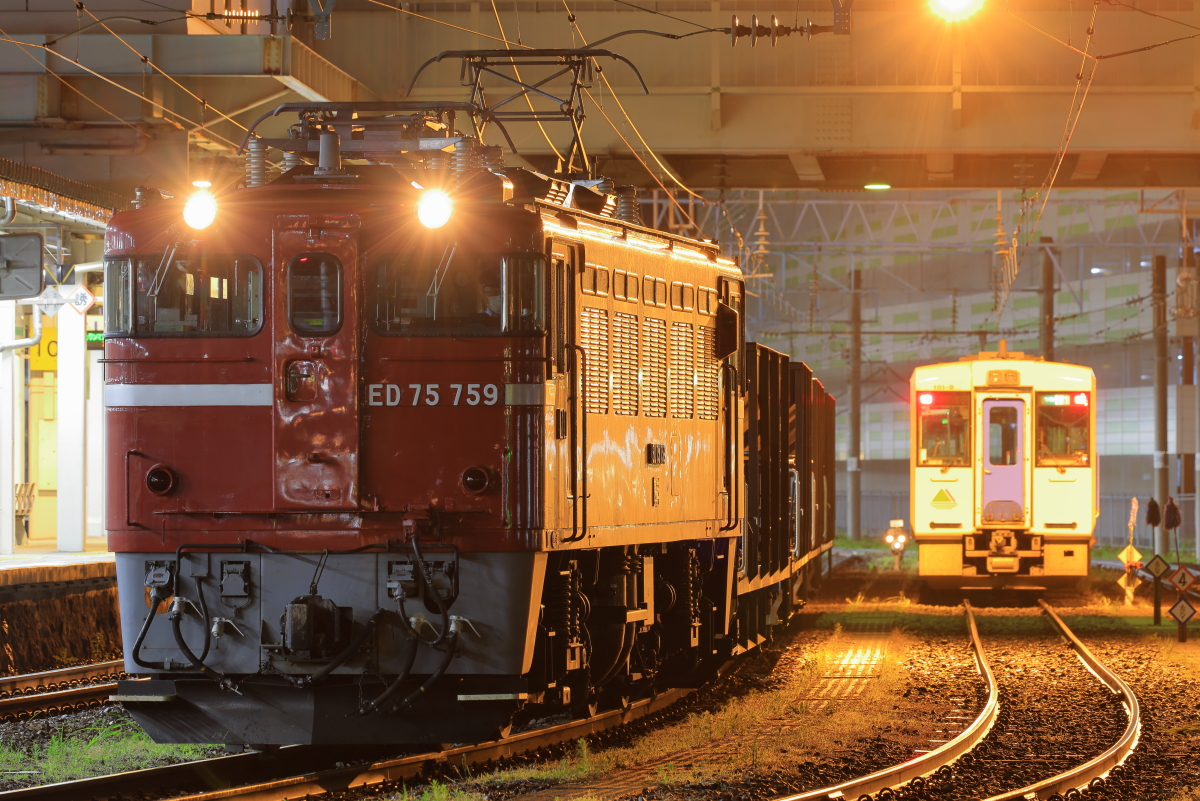 夜の山形駅に停車する、ED75-759牽引のホキ工臨を撮る！ - 続 うっかり
