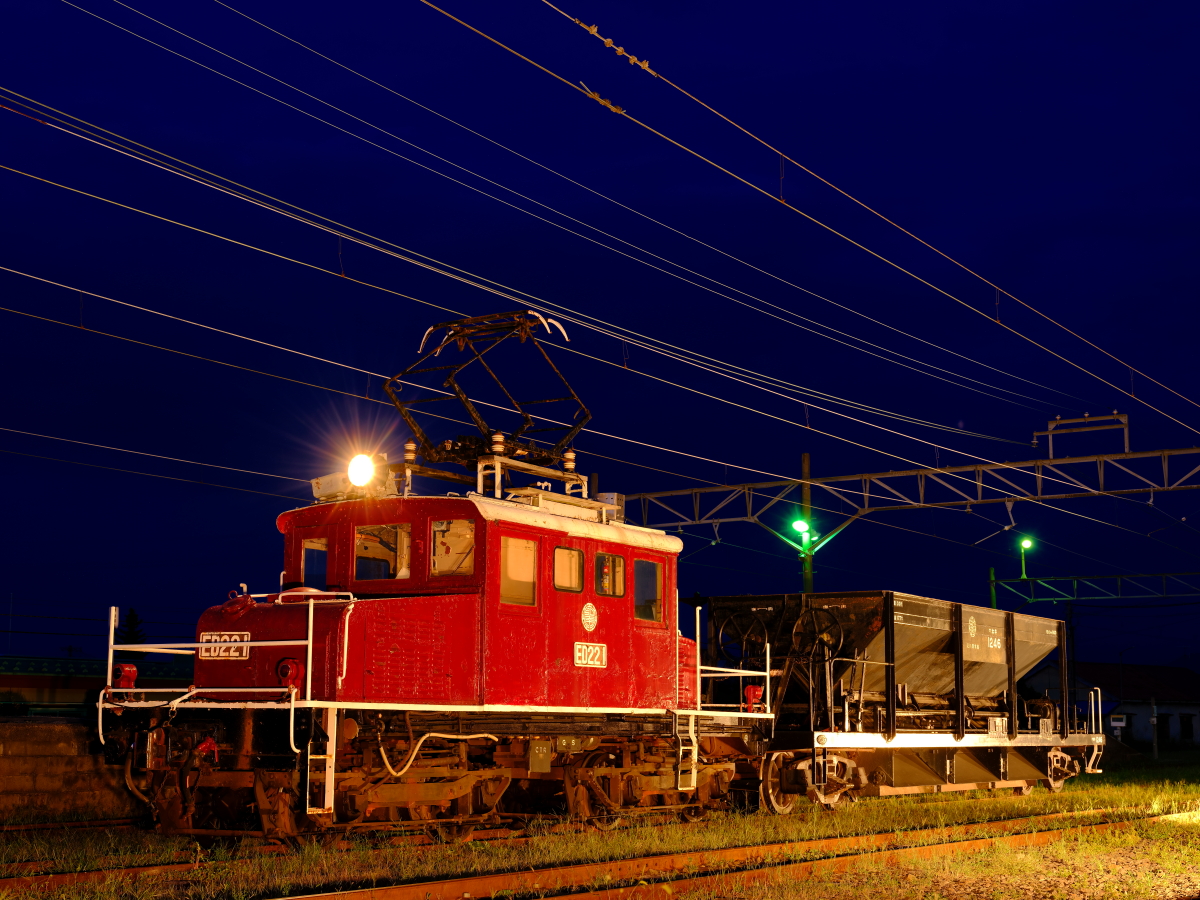 日没の頃の弘南鉄道のED221とホキ800 - 続 うっかり鉄の鉄道風景写真撮影記