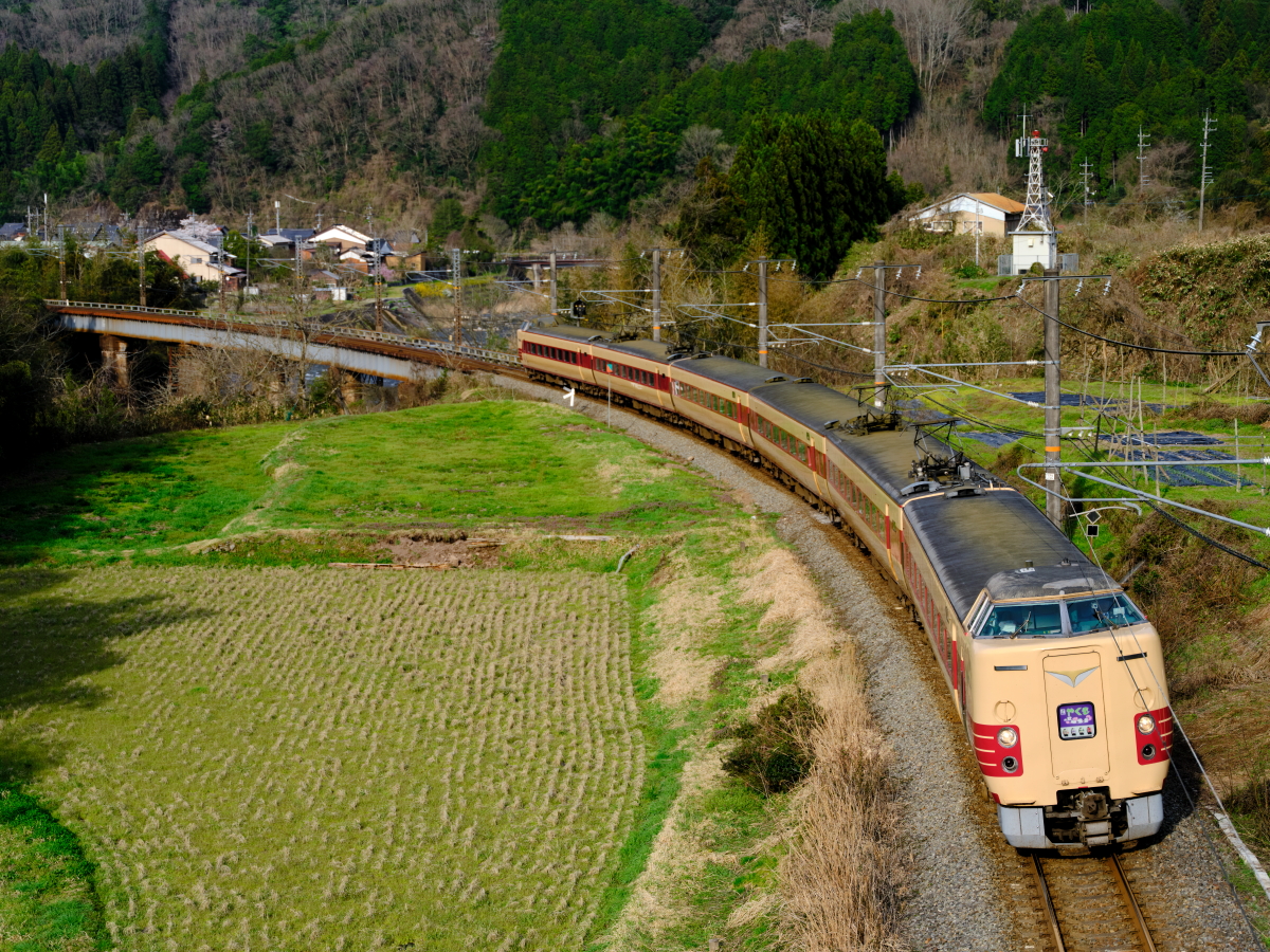 岡山駅を目指す、国鉄特急色の381系を撮る！ - 続 うっかり鉄の