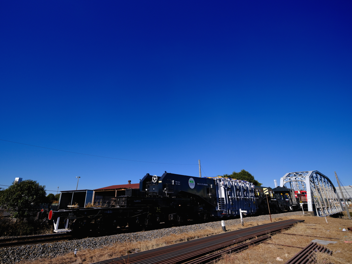 シキ801+DD200 日中に小山市街地をシキが行く…！】シキ801 B1、梁の交換で