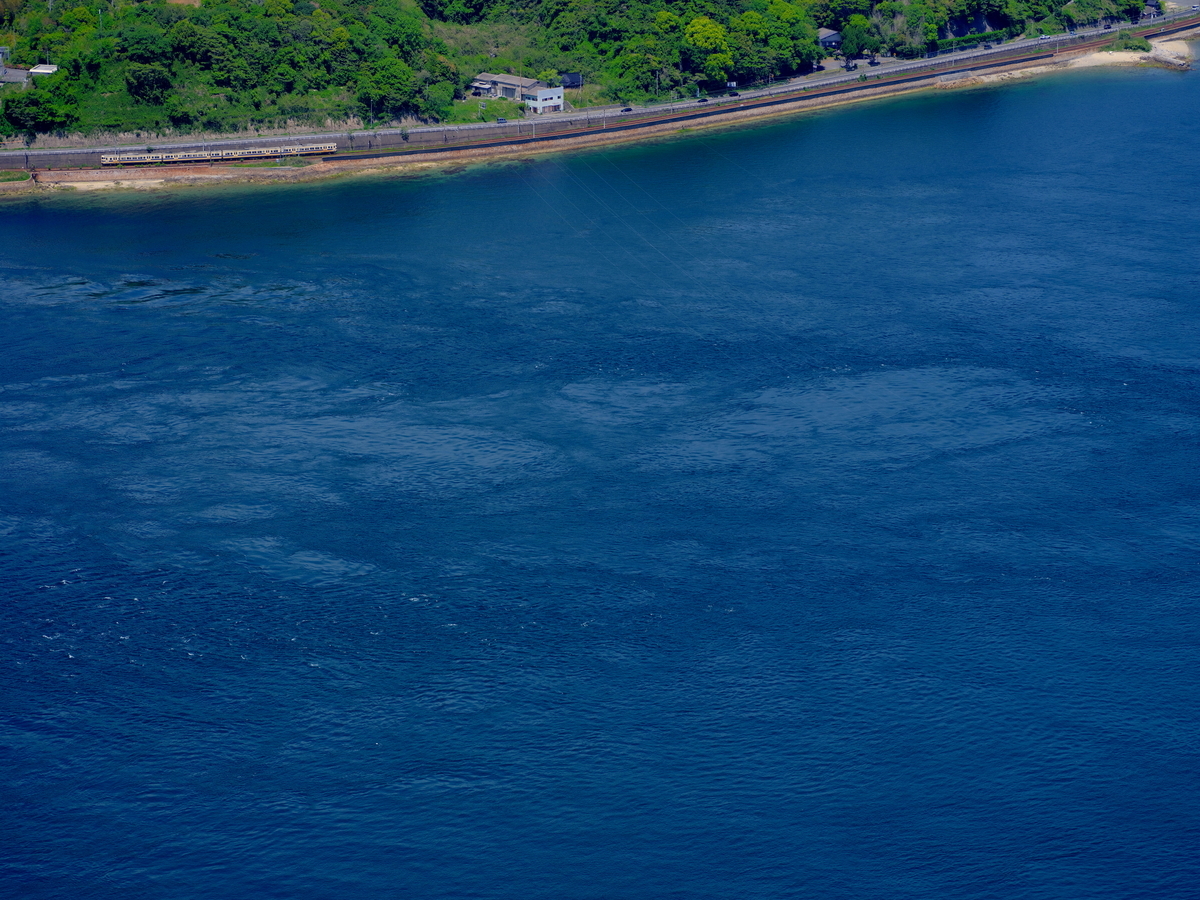 快晴の大畠瀬戸を往く、瀬戸内色の115系を撮る！ - 続 うっかり鉄の