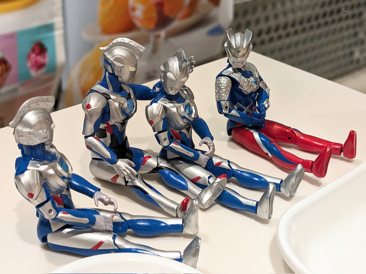 ã¢ãŒããŒãããå·Šé£ã®ã¢ã¯ã·ã§ã³ãŒããã®é ã«æãåããŠãããã¢ã¯ã·ã§ã³ãŒãããå°ãé ãåŸããŠããã