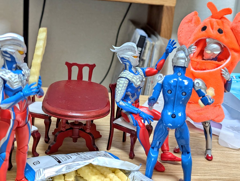 ã¢ã¯ãã®ãŒããããã¹ã¿ãŒã«æã䌞ã°ããªããã¢ãŒãã®ãŒãããšè©±ããŠãããã¢ã¯ã·ã§ã³ã®ãŒããã¯é©ããããã«ãŒããèŠãŠãããã¢ãŒãã®ãŒãã¯é¢ãããšãããããããª3人ãèŠãªãããã¹ããã¯ãæã«åã£ãŠããã