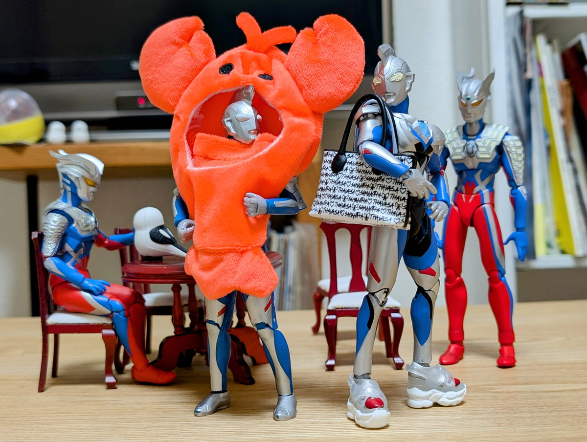 ãšãã®ãã¶ããã®ãããã¢ã¯ã·ã§ã³ã®ãŒãããšãããã°ãè©ã«ãããŠã¯ãªã¢ãµã³ãã«ãå±¥ããã¢ãŒãã®ãŒããããæãã«èäžåããã§ãäºããæ¯ãè¿ããªããç«ã£ãŠãããã¢ã¯ãã®ãŒãã¯åŸãã«ç«ã£ãŠ2人ãèŠãŠãããã¢ãŒãã®ãŒãã¯æ€
åã«åº§ããããŒãã«ã®äžã®ã·ããšãã¬ãæã§ãŠããã