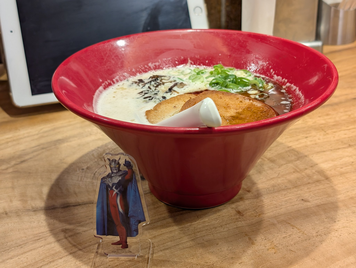 ã©ãŒã¡ã³é¢ã®æšªã«ã¢ã¯ã¹ã¿ã®ãŒãã眮ãããŠããåç