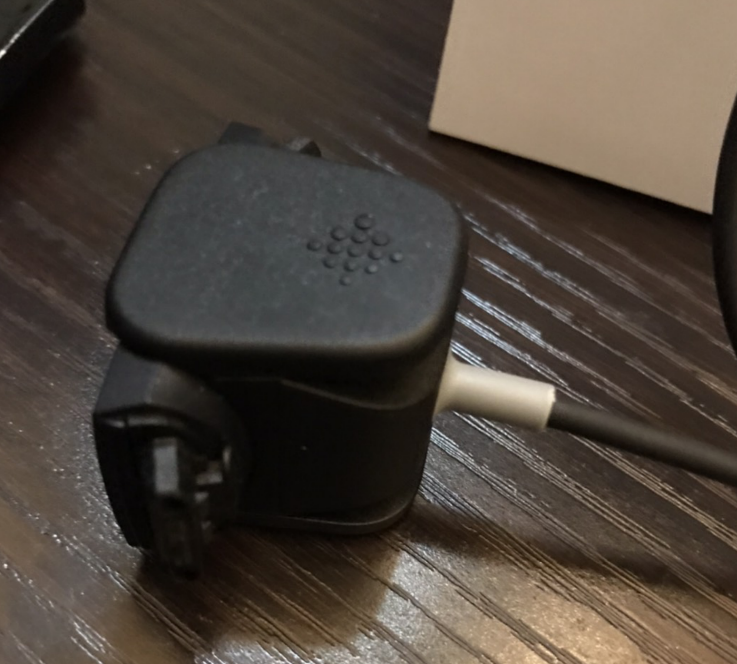 Fitbit Charge4の充電器