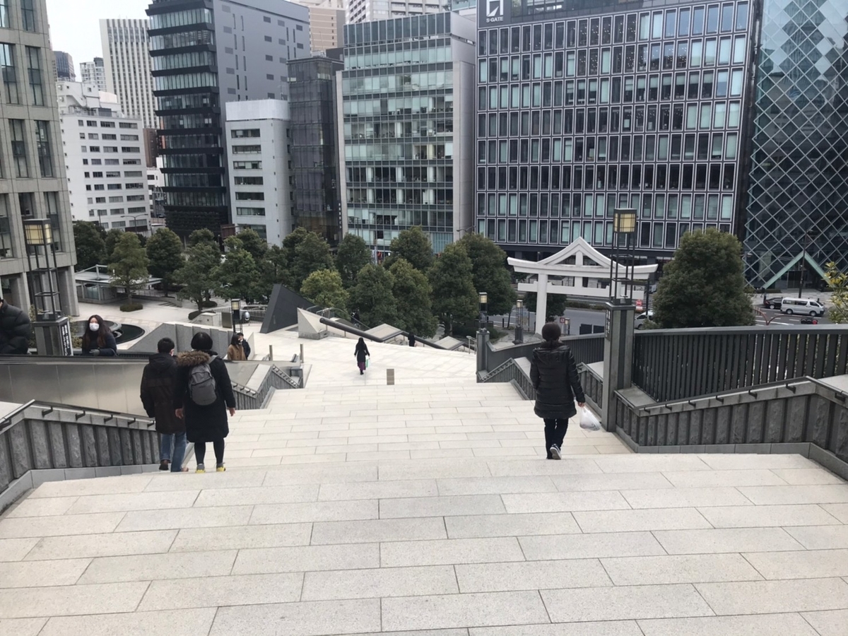 日枝神社 左手にエスカレーターが見える