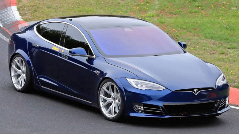 テスラ【TSLA】モデル S プレイド プラス