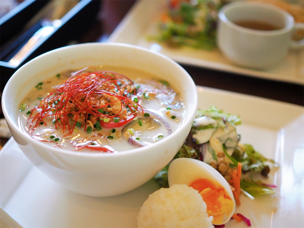 函館カフェ散歩【5】Cafe & Deli MARUSEN|レトロなビルのレトロなカフェ Cafe & Deli MARUSEN(マルセン)のグリーンカレー