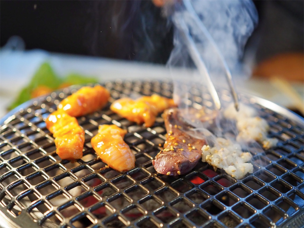 f:id:uminekobiyori:20200817194510j:image 焼肉ひび屋は炭火焼です