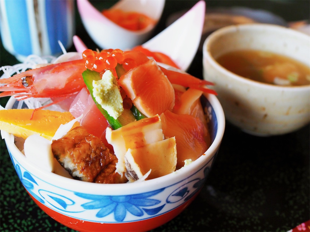 【八雲町熊石】寿し処 かきた|アワビまるごと?!豪華海鮮丼 f:id:uminekobiyori:20200821221229j:image