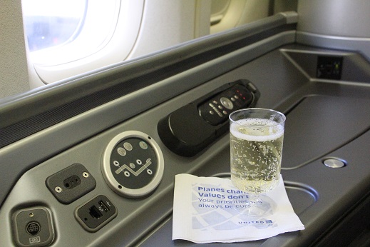 海外旅行40年】ユナイテッド航空ファーストクラス搭乗・機内食