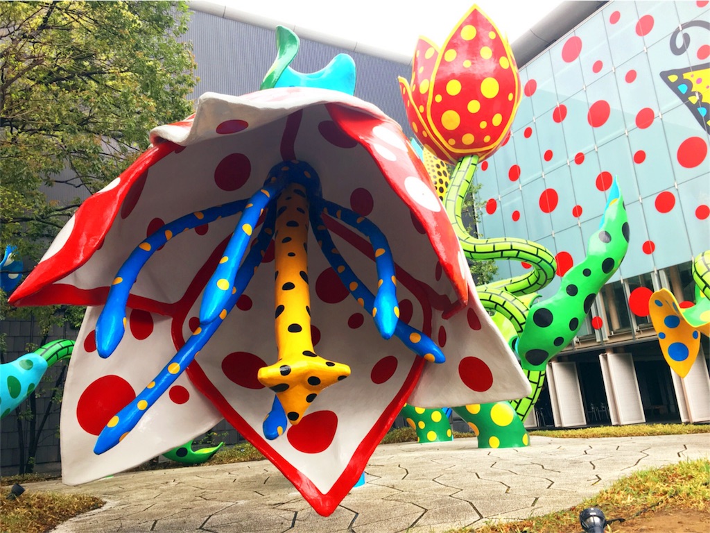 水玉の狂乱と静穏】圧倒的草間彌生パワーin松本市美術館 - さんじななふん