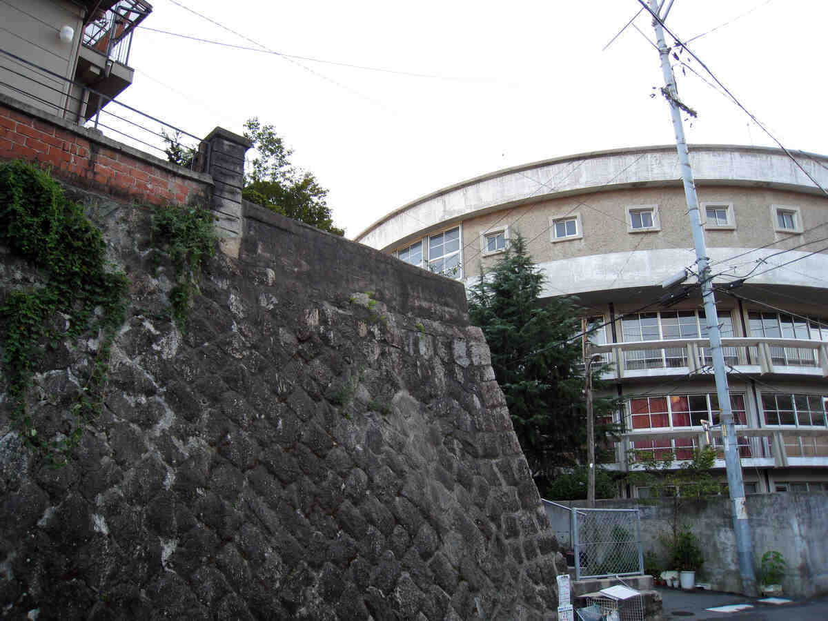 呉市立片山中学校 円形校舎