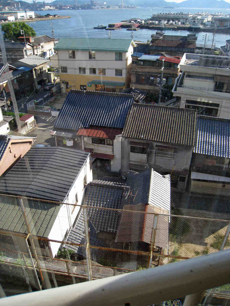 呉市立港町小学校 円形校舎