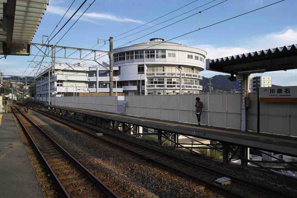 呉市立港町小学校 円形校舎