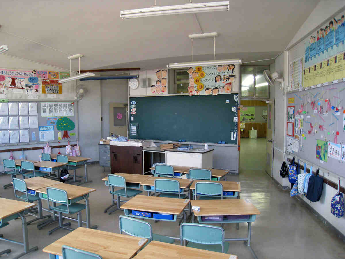 呉市立港町小学校 円形校舎