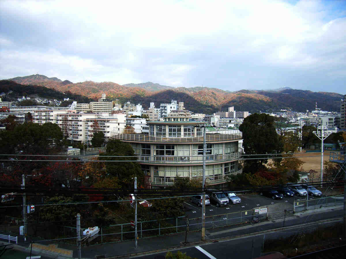 神戸市立 東山小学校 円形校舎
