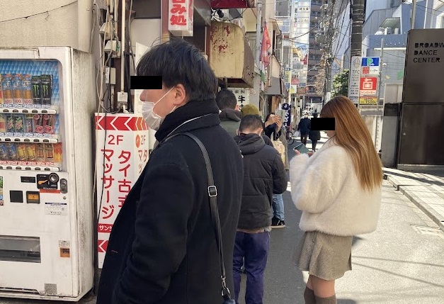 小さなカレー家の並び