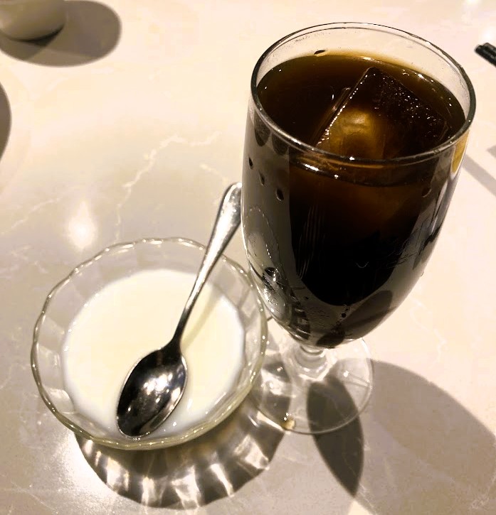 食後のデザートとコーヒー