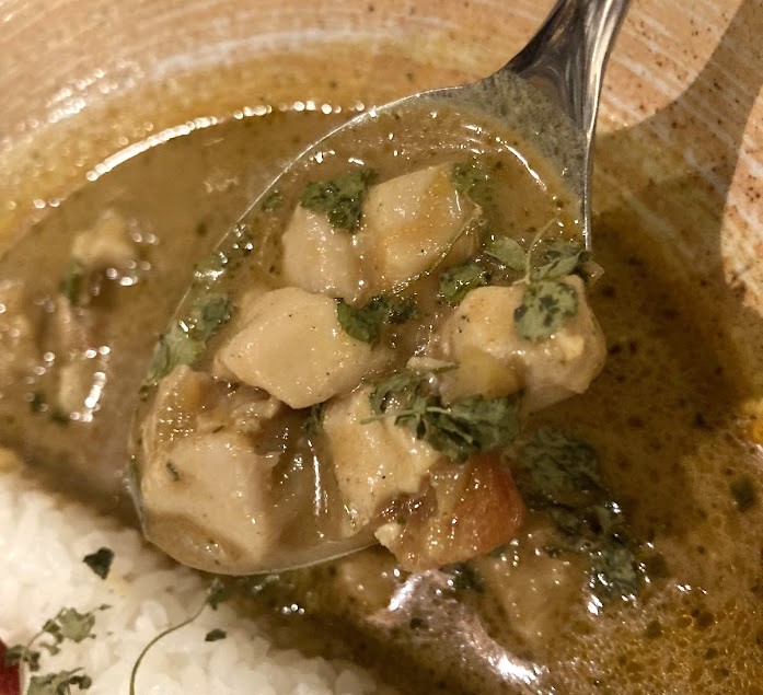スリランカ風薬膳スープカレーの鶏肉