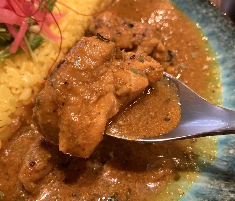 チキンカレーの具。ホロホロのチキン