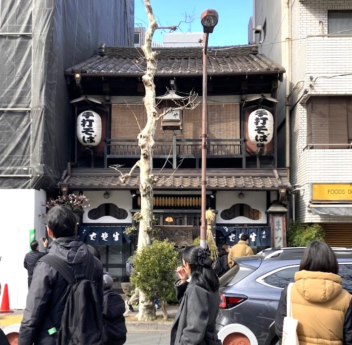 神田 まつや。いつでもスゴい行列です