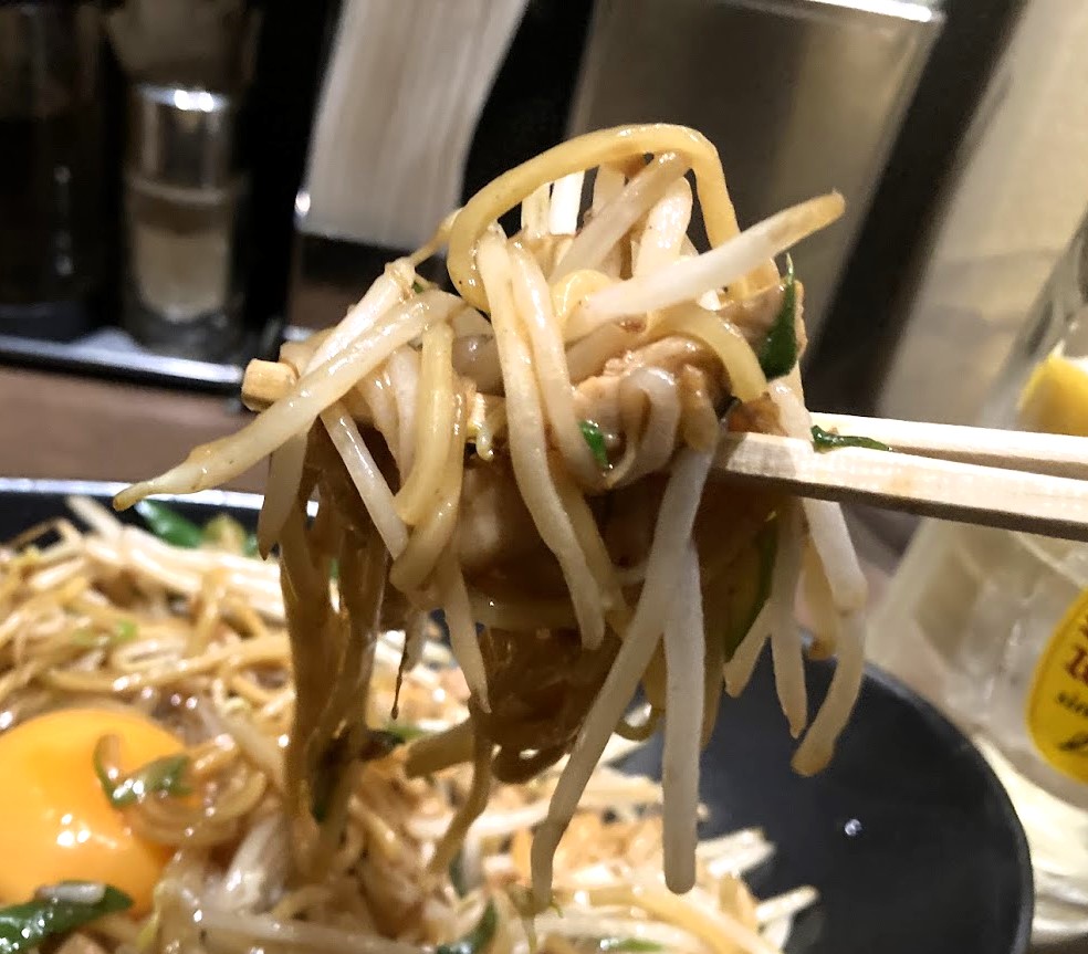 かぶきちの焼きそば、麺リフト