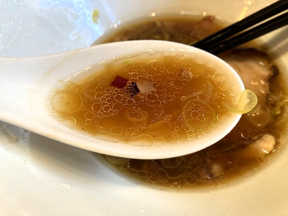 麺や晴心の醤油のスープアップ