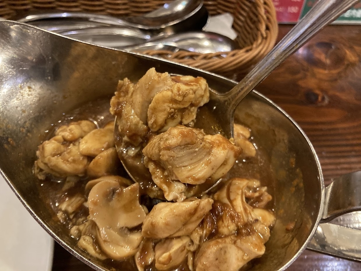 新橋「カリカル」のトッピング「チキン」