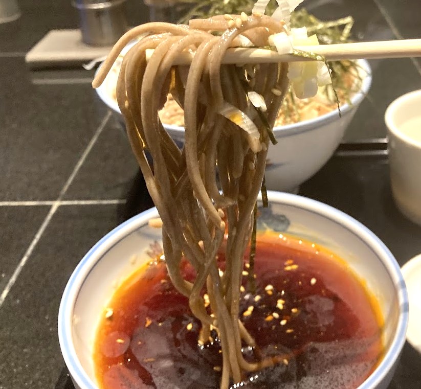 大手町「港屋2」のワシワシのそば