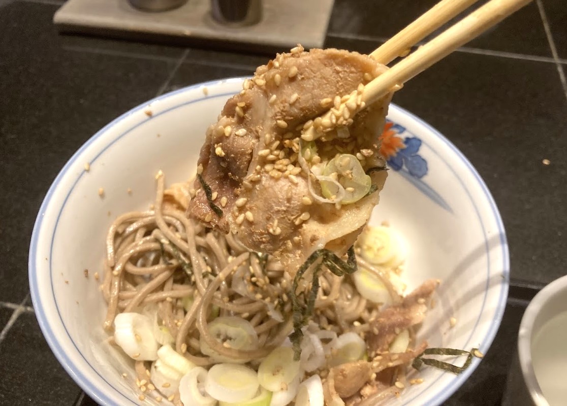 大手町「港屋2」の冷たい肉そば