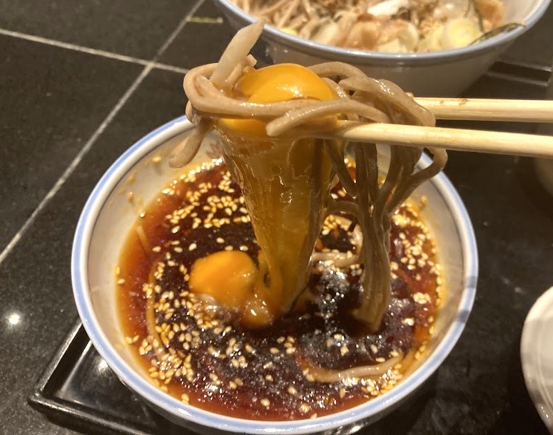 生卵を投入するとさらにウマい