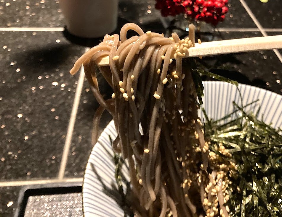 汐留「そば さやか」のワシワシ系そばアップ