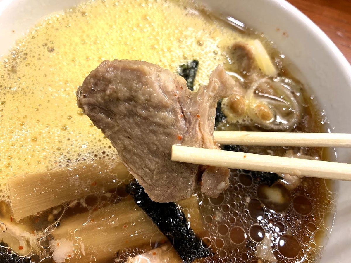 新宿「らぁめん 満来」の納豆ざるのチャーシュー