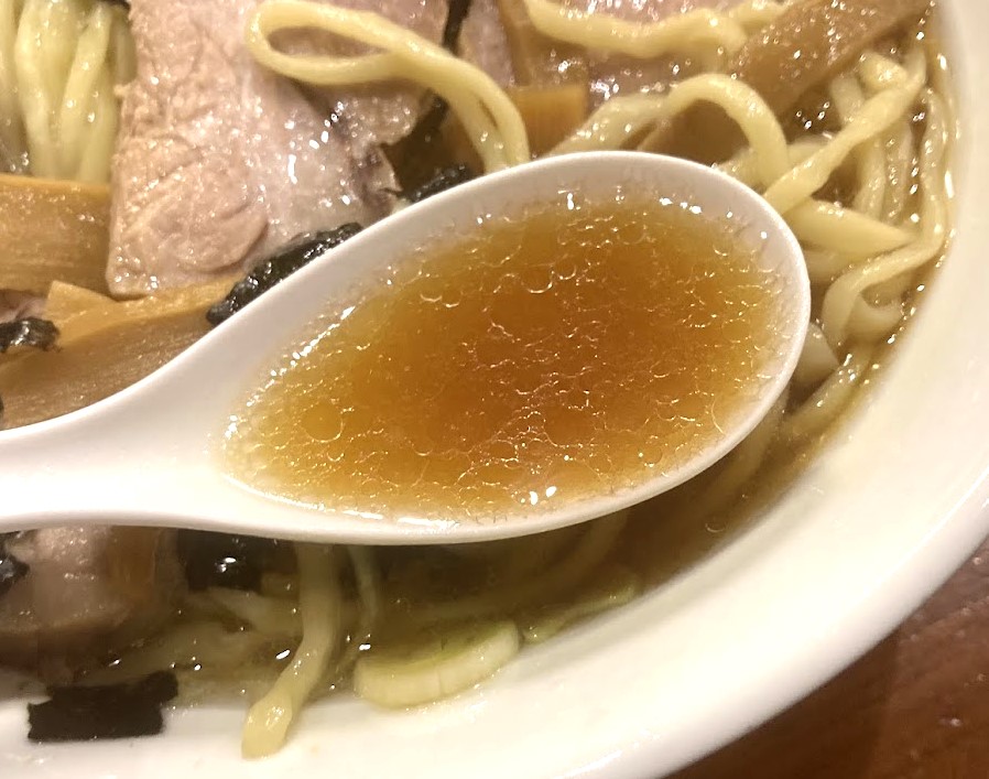 新宿「らぁめん 満来」のスープ