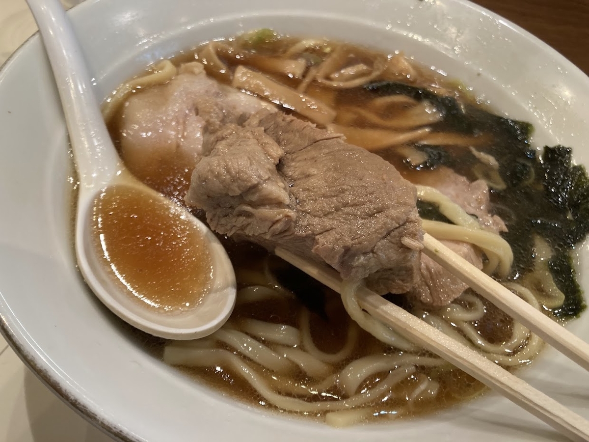新宿「らぁめん ほりうち」のチャーシューの厚さ