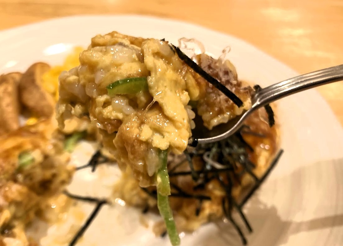 吉祥寺の老舗洋食店「らすぷーる」のオムライスの中身