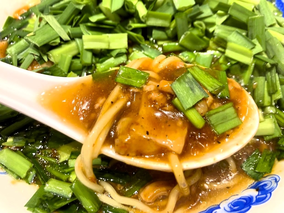 大塚「幸龍軒」のニラモツ餡かけラーメンのモツ
