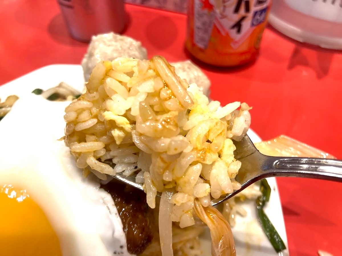 大塚「幸龍軒」の「肉厚レバニラ炒飯」の中身
