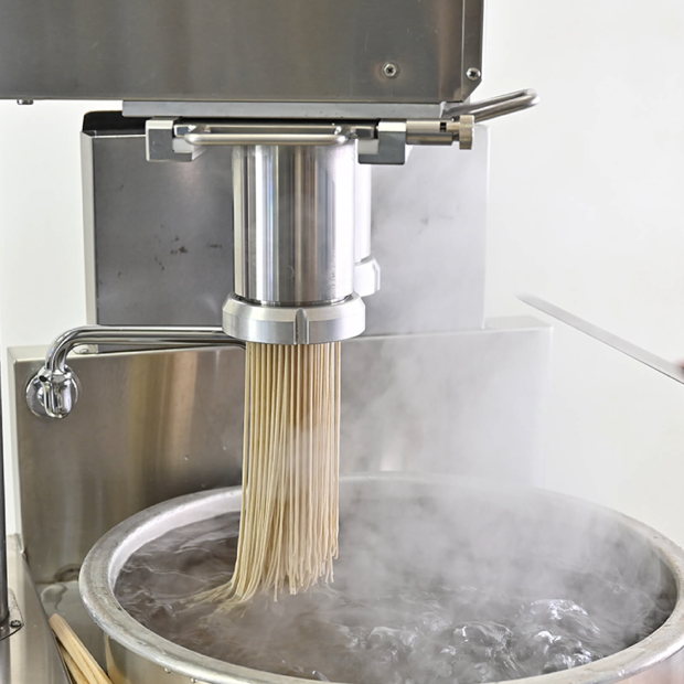 押し出し式の全自動製麺機